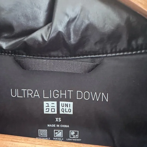 Uniqlo Ultra Light Down Shiny Black Puffer Jacket - Picture 4 of 6